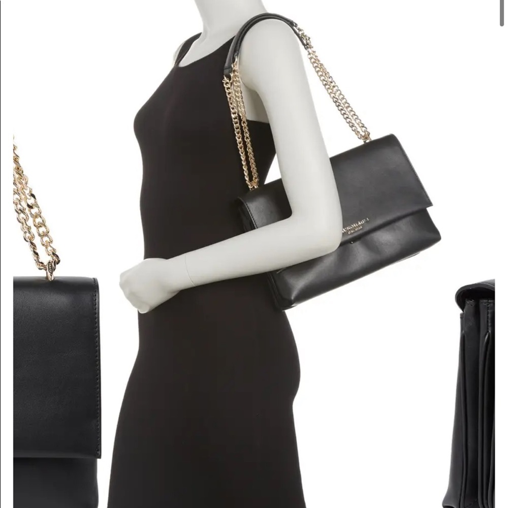 Gold chain shoulder bag
